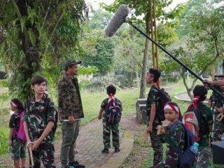 Walikota Medan, Bobby Nasution saat proses satu adegan dalam Film 1 CM