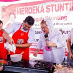 Walikota Medan, Bobby Nasution sedang memasak menu makanan dari resep Megawati Soekarno Putri