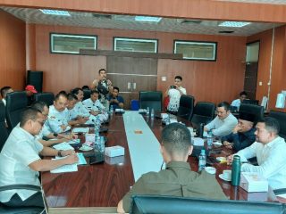 Anggota Komisi III DPRD Medan melakukan rapat kerja dengan Dinas Perdagangan Kota Medan dan Dirut PD Pasar Kota Medan terkait antisipasi pengendalian inflasi imbas kenaikan Bahan Bakar Minyak (BBM).