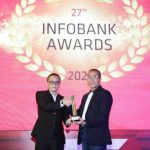 Dirut Bank Sumut, Rahmad Fadillah saat menerima Golden Trophy Award 2022 dari Infobank