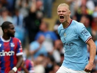 E Haaland saat melakukan selebrasi usai mencetak gol ke gawang Crystal Palace