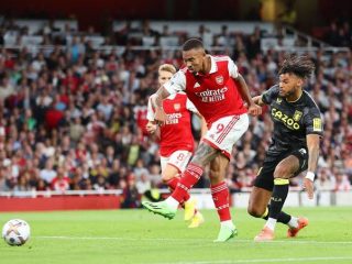 Gabriel Jesus mencetak gol pertama Arsenal ke gawang Aston Villa, dinihari tadi. Arsenal masih sempurna di Liga Primer Inggris dengan 5 kemenangan beruntun.