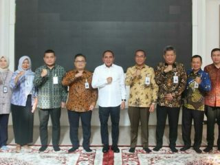 Manajemen Bank Sumut berfoto bersama dengan Gubsu, Edy Rahmayadi di Rumah Dinas Gubsu, kemarin