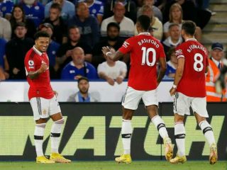 J Sancho melakukan selebrasi usai menjebol gawang Leicester di Stadion King Power, Jumat (2/9/2022)