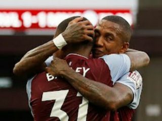 L Bailey merayakan golnya ke gawang Man City. Kedua tim bermain imbang 1-1