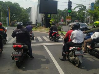 Media Informasi untuk pengukur suhu milik Dinas Lingkungan Hidup berdiri di Jalan Sudirman simpang Jalan Imam Bonjol, Medan