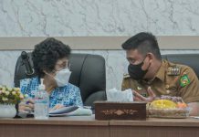Walikota Medan, Bobby Nasution saat berbincang dengan Dewas KPK, Albertina Ho