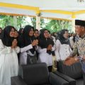 Plt Bupati Langkat, Syah Afandin bercengkrama dengan para guru PAI se-Kabupaten Langkat