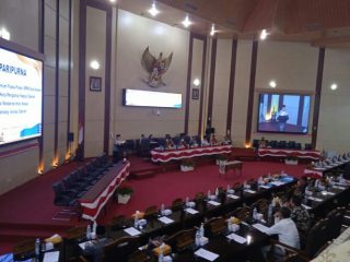 Beberapa Fraksi di DPRD Medan meminta Walikota Medan, Bobby Afif Nasution mengevaluasi kinerja Kepala Bappeda Kotab Medan, Benny Iskandar.
