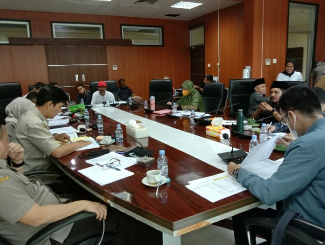 Anggota Komisi III DPRD Medan mempertanyakan sejumlah realisasi pendapatan dari sektor pajak daerah saat rapat kerja dengan jajaran Badan Pengelolaan Pajak dan Retribusi Daerah (BPPRD) Kota Medan di Ruang Rapat Komisi III DPRD Medan, Selasa (13/9/2022).