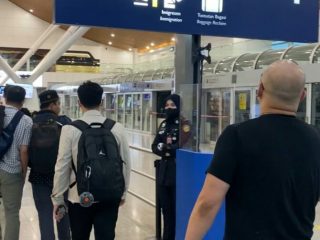 Para wisatawan sudah mulai berdatangan melalui bandara KLIA-2 di Kuala Lumpur, pekan lalu. Malaysia kini menggunakan konsep SOP covid-19 yang ramah untuk wisatawan guna mendorong tingkat kunjungan ke negara tersebut.