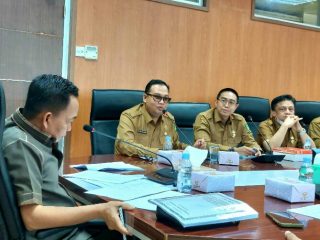 Suasana rapat Anggota Komisi II DPRD Medan dengan Kadis Kesehatan Kota Medan dan Direktur RSUD Bachtiar Djafar