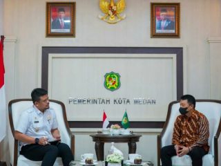 Walikota Medan, Bobby Afif Nasution ketika bertemu Ketua DPD REI Kota Medan, Andi Atmoko di Balai Kota Medan, Rabu (14/9/2022)