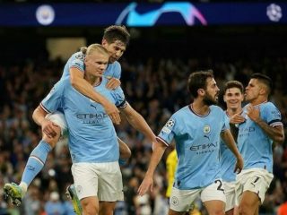 Pemain Man City merayakan gol Haaland ke gawang B Dortmund. Man City menang 2-1 dalam laga tersebut