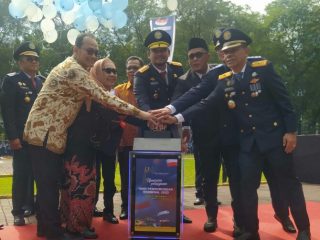 Walikota Medan, Bobby Afif Nasution melaunching aplikasi pemandu transportasi umum pada Peringatan Hari Perhubungan Nasional 2022 di Lapangan Benteng Medan, Sabtu (17/9/2022)