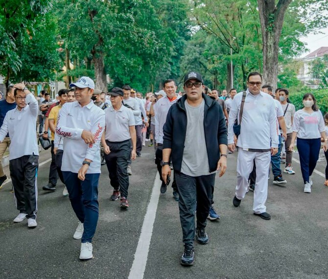 Wakil Walikota Medan, Aulia Rachman ikut jalan santai Peringatan Hari Perhubungan Nasional 2022 di Jalan Imam Bonjol, Medan