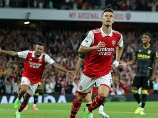 Pemain Arsenal merayakan kemenangan 3-1 atas Brentford