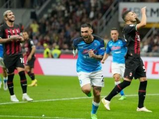 Pemain Napoli melakukan selebrasi usai mencetak gol ke gawang Milan