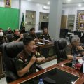 Kajatisu Idianto (depan kanan) saat mengikuti paparan kasus secara virtual, Senin (19/9/2022)