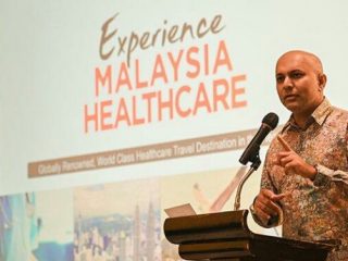 Mohd Daud Mohd Arief, CEO Malaysia Healthcare Travel Council (MHTC) di Medan, Senin (19/9/2022) malam saat mempresentasikan rencana expo Malaysia Healthcare yang diikuti 24 rumah sakit top dari Malaysia.