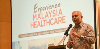 Mohd Daud Mohd Arief, CEO Malaysia Healthcare Travel Council (MHTC) di Medan, Senin (19/9/2022) malam saat mempresentasikan rencana expo Malaysia Healthcare yang diikuti 24 rumah sakit top dari Malaysia.