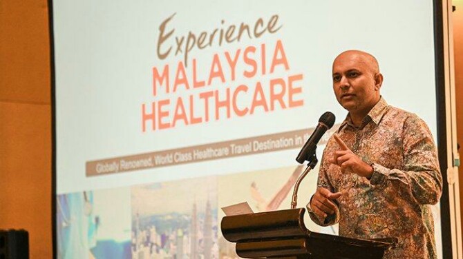 Mohd Daud Mohd Arief, CEO Malaysia Healthcare Travel Council (MHTC) di Medan, Senin (19/9/2022) malam saat mempresentasikan rencana expo Malaysia Healthcare yang diikuti 24 rumah sakit top dari Malaysia.