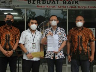 Ketua Persatuan Jaksa Republik Indonesia (Persaja) wilayah Kejaksaan Tinggi Sumatera Utara, I Made Sudarmawan melaporkan Alvin Lim ke Sentra Pelayanan Kepolisian Terpadu (SPKT) Polda Sumut, Jalan Sisingamangaraja KM 10,5 Medan, Jumat (22/9/2022).