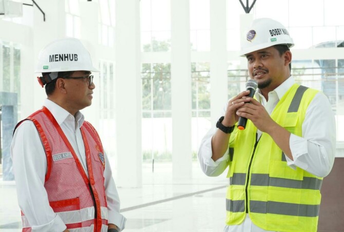 Menhub,Budi Karya Sumadi bersama Walikota Medan, Bobby Nasution di Terminal Amplas