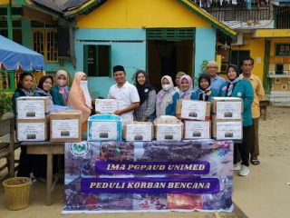 Ikatan Mahasiswa Pendidikan Guru Pendidikan Anak Usia Dini (IMA PG-PAUD) Universitas Negeri Medan menyalurkan bantuan untuk para korban terdampak bencana kebakaran yang terjadi di Kampung Majelis Ta’lim Fardhu Ain (Matfa) yang terletak di Desa Telaga Said, Kecamatan Sei Lepan, Kabupaten Langkat, Sumatera Utara, Jum’at (23/9)