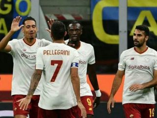 Pasukan AS Roma berhasil melakukan epic comeback yang manis ketika bertandang ke San Siro, markasnya Inter Milan, Sabtu (1/10/2022).Serigala Roma menang 2-1.