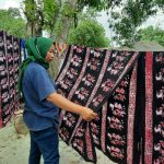 PT Indonesia Asahan Aluminium (Inalum) persero menjaga komitmen dalam dengan terus menjaga komitmen pemberdayaan produk lokal batik nangrove di Batu Bara.