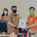 Walikota Medan, Bobby Nasution menyerahkan nota pengantar dokumen Ranperda BMD, Selasa (4/10/2022)