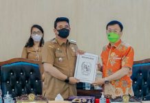 Walikota Medan, Bobby Nasution menyerahkan nota pengantar dokumen Ranperda BMD, Selasa (4/10/2022)