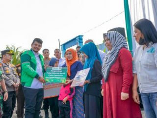 Pemko Medan menyerahkan bantuan sosial (bansos) kepada pelaku UMKM dan nelayan. Untuk pelaku UMKM, sebanyak 17.000 penerima manfaat, sedangkan nelayan sebanyak 3.000 penerima manfaat. Besaran bansos yang diberikan Rp500.000 untuk tiga bulan.