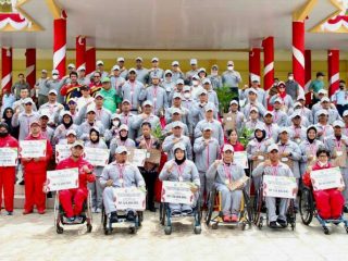 Walikota Medan, Bobby Afif Nasution dianugerahi penghargaan pembina olahraga berprestasi oleh Gubsu, Edy Rahmayadi.