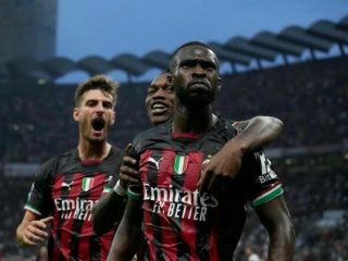 Pemain AC Milan merayakan gol F Tomori ke gawang Juventus