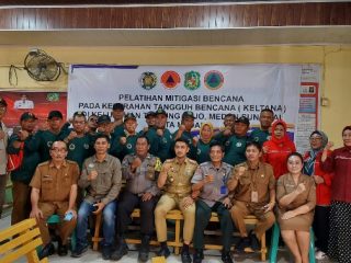 Kelurahan Tangguh Bencana (Keltana) Tanjung Rejo, Kecamatan Medan Sunggal, Kota Medan yang merupakan kelurahaan binaan dari Fasilitator Daerah BPBD Provinsi Sumatera Utara bekerjasama dengan Lembaga Pengabdian Pada Masyarakat (LPPM) Universitas Sumatera Utara (USU) menggelar kegiatan pelatihan mitigasi bencana di Aula Kantor Lurah Tanjung Rejo, Kamis (10/10/2022).