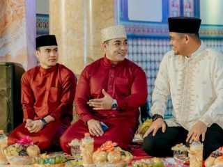 Ribuan umat islam menghadiri Peringatan Maulid Nabi Besar Muhammad SAW 1444 H yang diselenggarakan Pemko Medan di Masjid Raya Al Mashun, Selasa (11/10)/2022). Bertindak sebagai penceramah Alustadz, Riza Muhammad.
