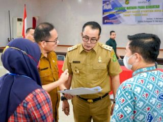 Wakil Walikota Medan, Aulia Rachman yang juga Ketua Tim Percepatan Penurunan Stunting (TPPS) di Kota Medan saat membuka Desiminasi Hasil Audit Kasus Stunting Kota Medan Tahap I Tahun 2022 di Gedung TP PKK Kota Medan Jalan Rotan, Selasa (11/10/2022).