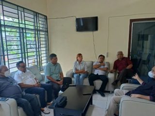 Pengurus Serikat Media Siber Indonesia (SMSI) Sumatera Utara audiensi ke Ketua Persatuan Wartawan Indonesia (PWI) Sumut di Gedung PWI, Jalan Adinegoro Medan, Kamis (13/10/2022) sore.