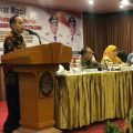 Indra Mulyana saat menyampaikan hasil seminar penggabungan sekolah