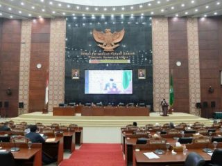 Proyek tahun jamak Pemprov Sumatera Utara menjadi perhatian serius dari Fraksi Golkar DPRD Sumut. Rencana pembelian lahan Medan Club jadi pertanyaan.