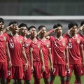 Skuad Timnas U-17 Indonesia menyanyikan lagu "Indonesia Raya" jelang laga versus Malaysia kemarin malam. Indonesia kalah dari Malaysia dan tidak lolos ke Piala Asia U-17.