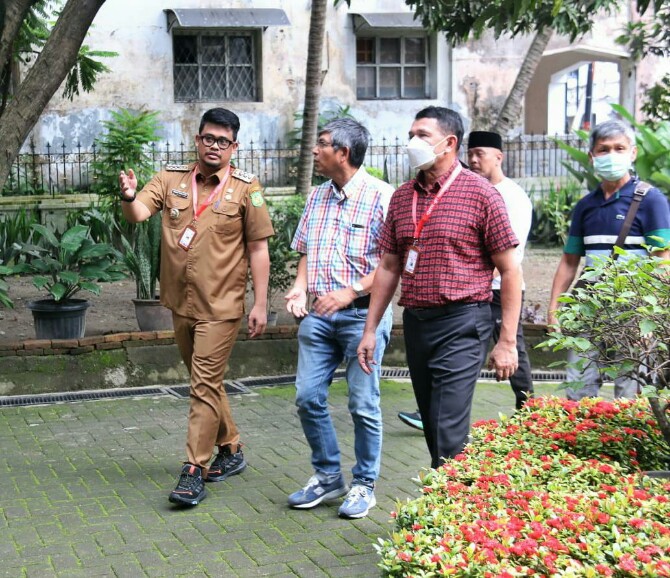 Walikota Medan, Bobby Nasution beserta peserta City Tour IMT - GT di Rumah Tjong A Fie