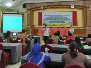 Kaum perempuan dan pemuda petani pedesaan memiliki peran strategis Untuk meningkatkan ekonomi desa dan keluarga.
