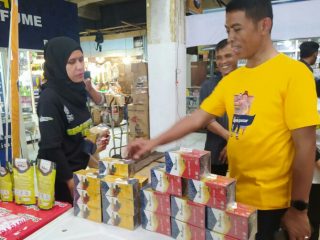 Teh Butong dan Teh Tobasari hadir di Pusat Pasar Medan sebagai wujud dukungan PTP Nusantara IV terhadap upaya pengembangan UMKM (usaha mikro, kecil dan menengah).