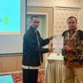 Dr. Muhammad Bukhori Dalimunthe, M.Si (kanan) yang berasal dari Fakultas Ekonomi Universitas Negeri Medan saat mengikuti International Conference on Teacher Education (ICTE 2022) yang dilaksanakan selama dua hari pada 10 sampai di Kelantan, Malaysia, baru-baru ini.