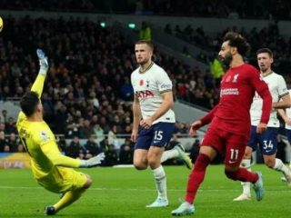 Blunder yang dilakukan bek tengah Tottenham Hotspurs, Eric Dier, memudahkan Liverpool meraih kemenangan tandang yang pertamanya di Liga Inggris Premier League musim ini.