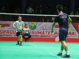 Zulfan Azharia, pebulutangkis andalan Klub PB Indocafe melaju ke babak final kelas tunggal remaja putra Kejurkot PBSI Kota Medan, Rabu (9/11/2022).