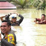 Sampai Kamis (17/11/2022) siang, sejumlah kawasan di Batubara, Sumatera Utara, masih terendam banjir. Atas situasi ini, Bupati Batubara, Zahir menetapkan tanggap darurat bencana.